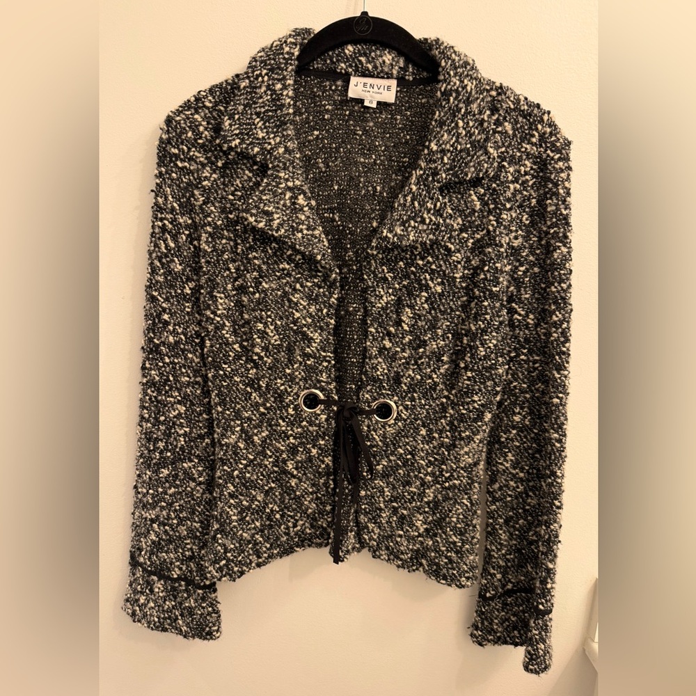 Beautiful vintage sweater jacket with tie front  size 8